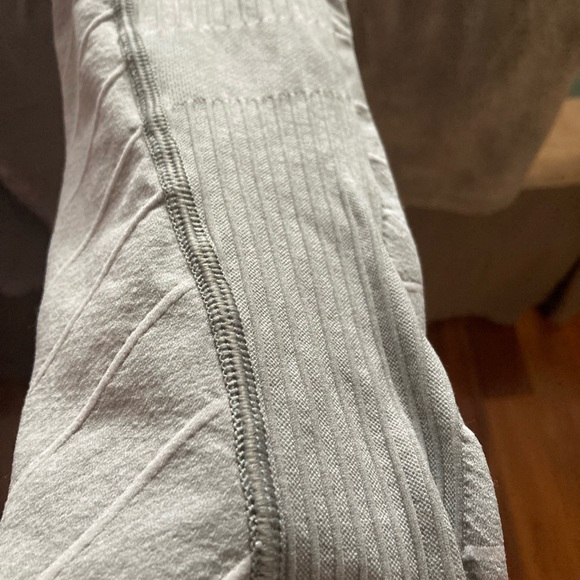 Size L in soft grey - Picture 5 of 6